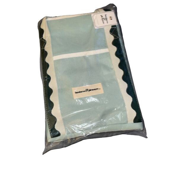 The Beach Bag by Business & Pleasure NWT - Picture 4 of 5